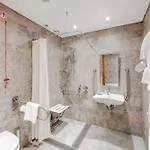 伊斯坦布尔希尔顿逸林酒店 - 皮亚利帕萨 酒店 5*