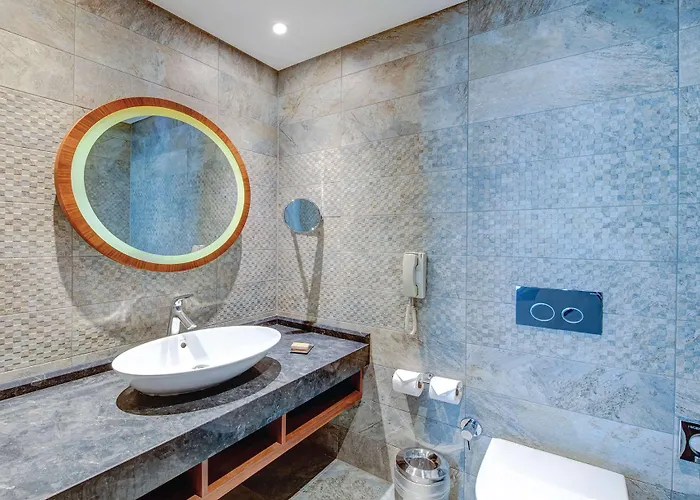 Отель Doubletree By Hilton - Piyalepasa 5*