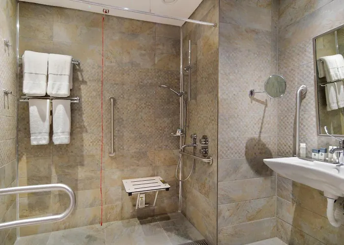 Отель Doubletree By Hilton - Piyalepasa