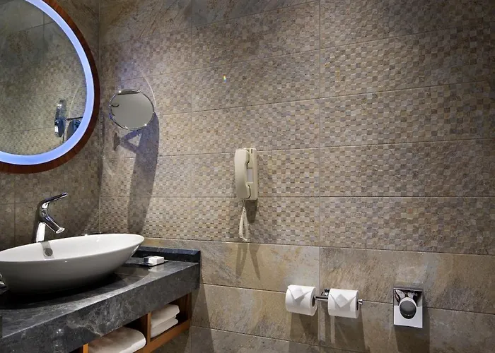 Отель Doubletree By Hilton - Piyalepasa 5*