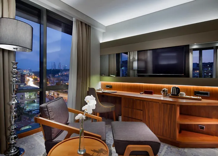 Отель Doubletree By Hilton - Piyalepasa