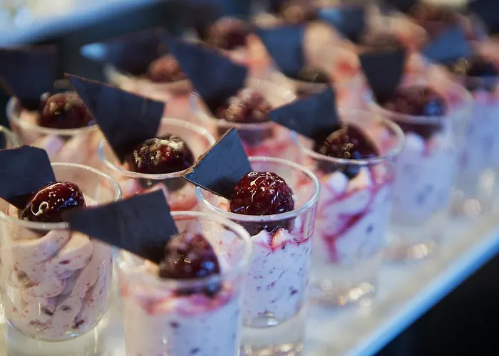 Doubletree By Hilton - Piyalepasa Отель Стамбул