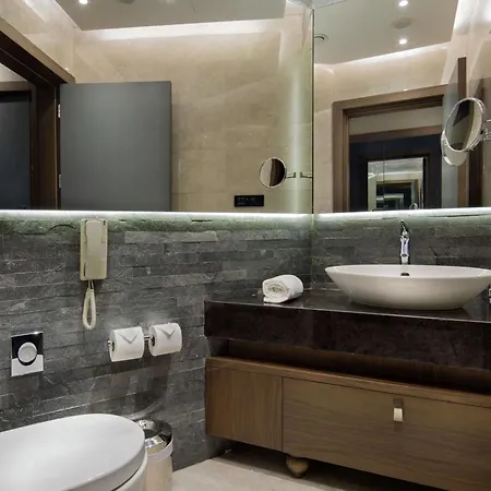 Doubletree By Hilton - Piyalepasa 5*